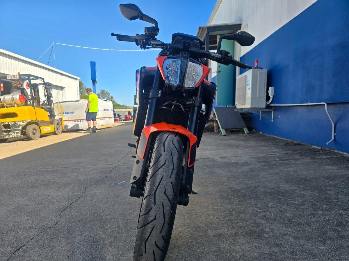 2023 KTM 890 DUKE GP ROAD