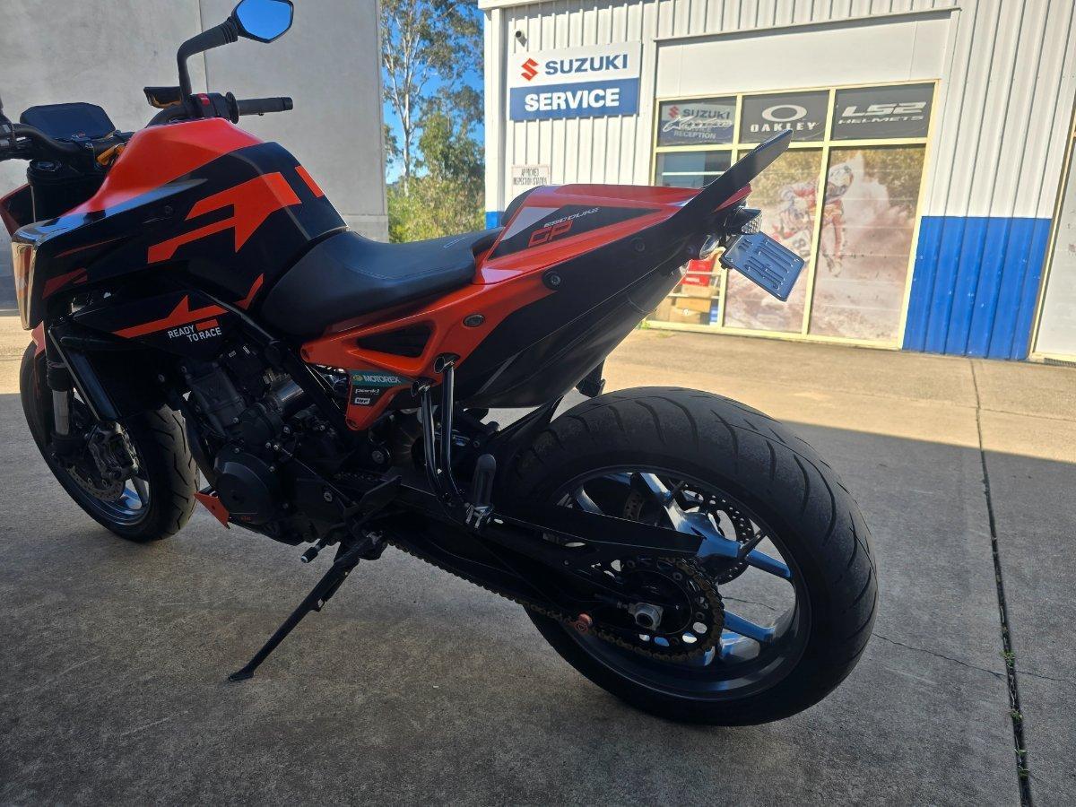 2023 KTM 890 DUKE GP ROAD