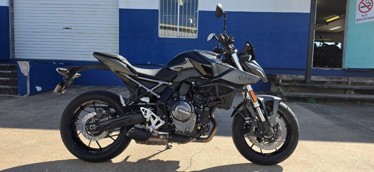 2023 SUZUKI GSX-8S ROAD