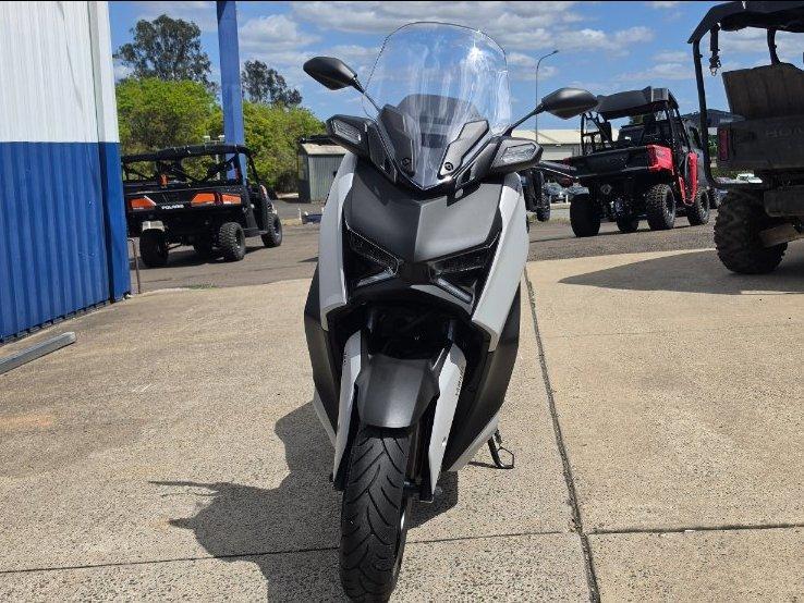 2024 YAMAHA XMAX 300 (CZD300A) SCOOTER