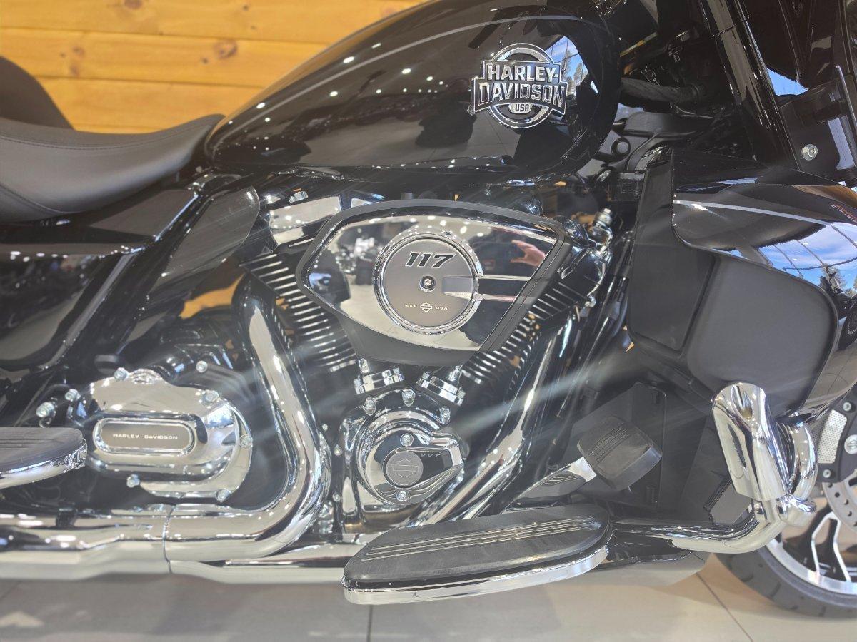 2026 HARLEY-DAVIDSON FLHLTSE CVO STR GLDE 3 LTD 121 TRIKE