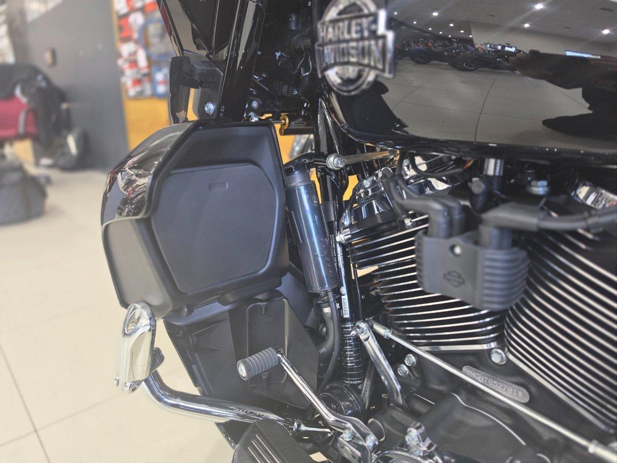 2026 HARLEY-DAVIDSON FLHLTSE CVO STR GLDE 3 LTD 121 TRIKE