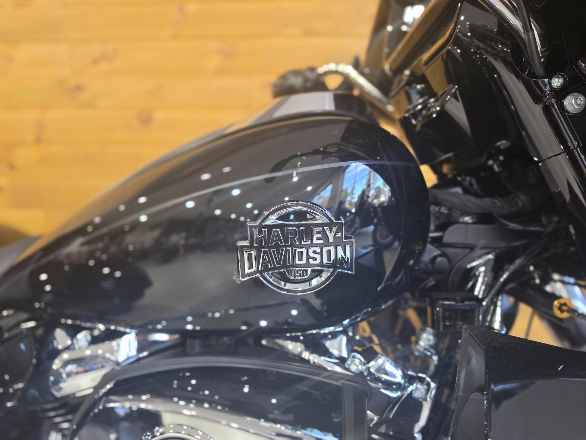 2026 HARLEY-DAVIDSON FLHLTSE CVO STR GLDE 3 LTD 121 TRIKE