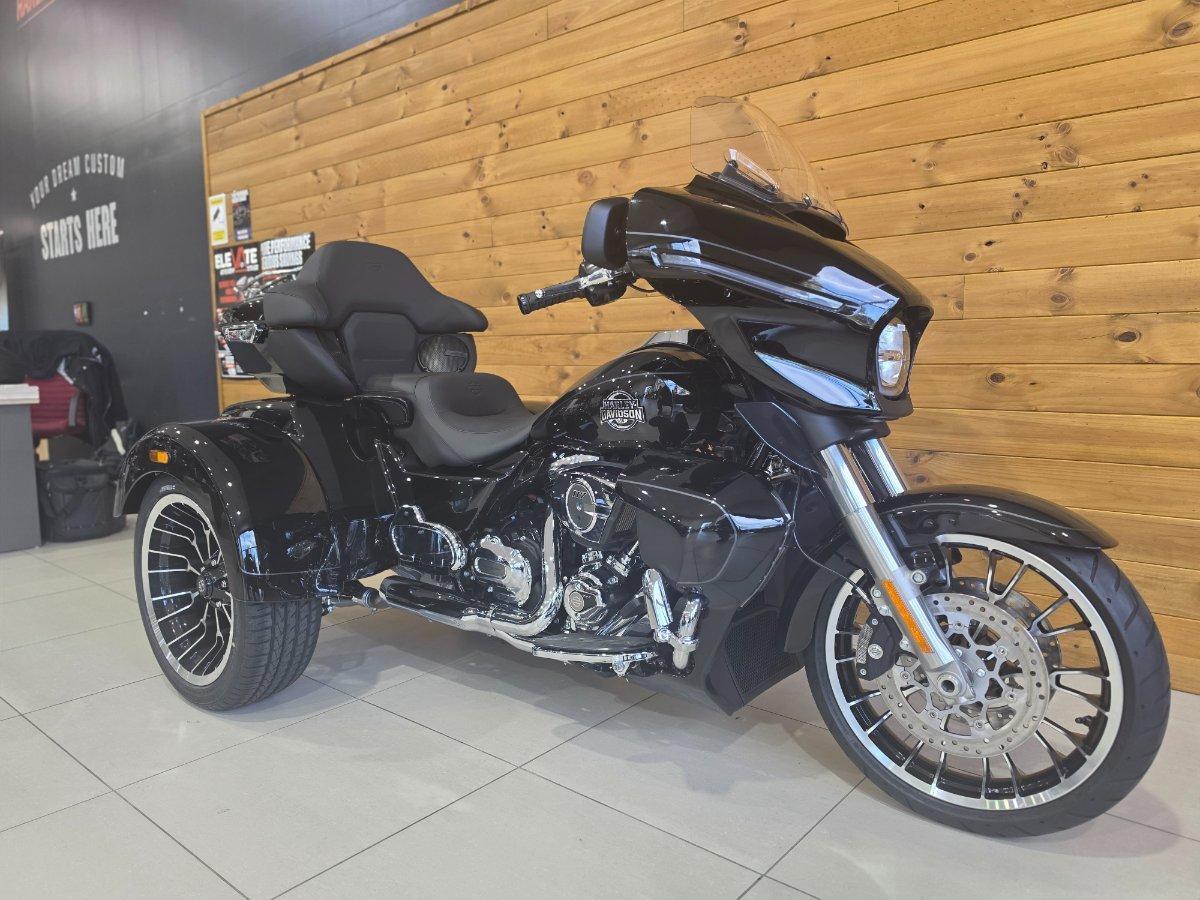 2026 HARLEY-DAVIDSON FLHLTSE CVO STR GLDE 3 LTD 121 TRIKE