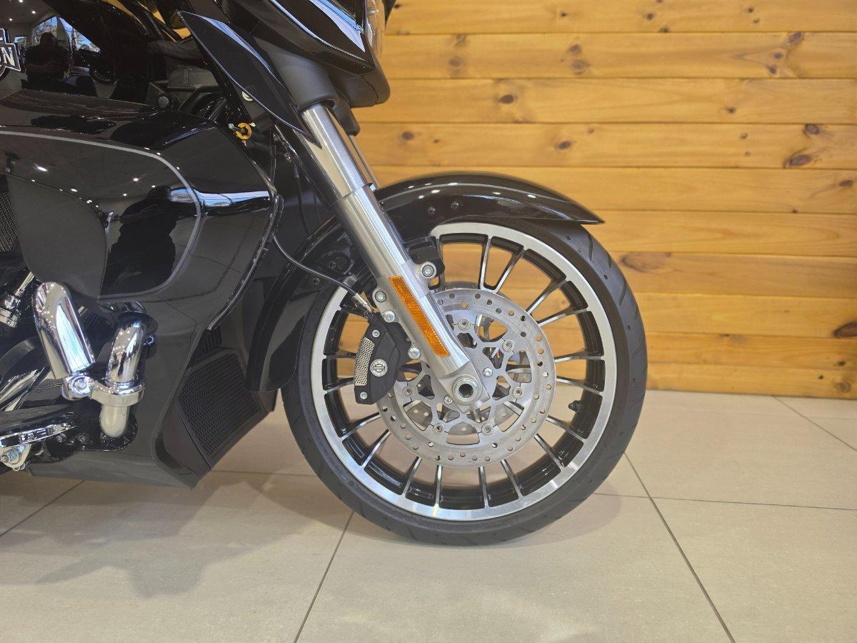 2026 HARLEY-DAVIDSON FLHLTSE CVO STR GLDE 3 LTD 121 TRIKE