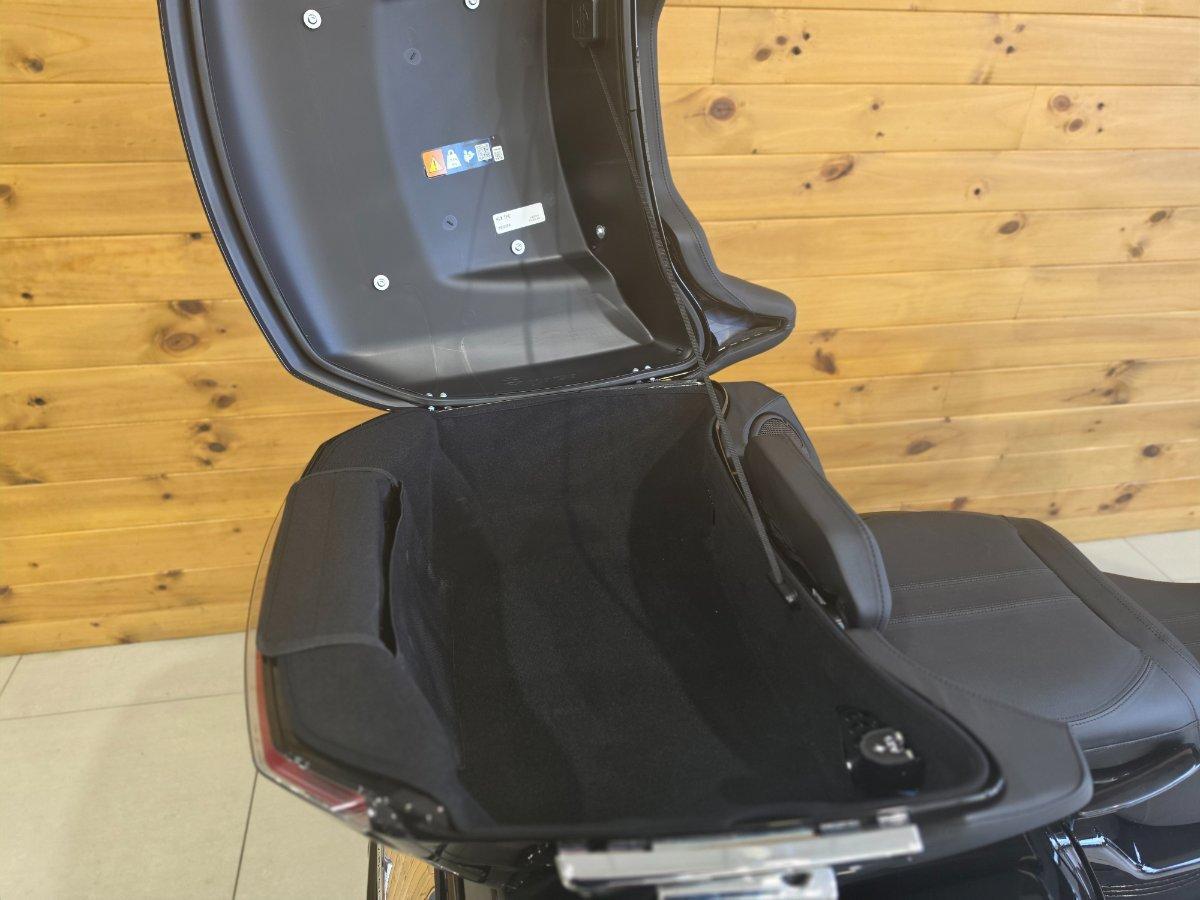 2026 HARLEY-DAVIDSON FLHLTSE CVO STR GLDE 3 LTD 121 TRIKE