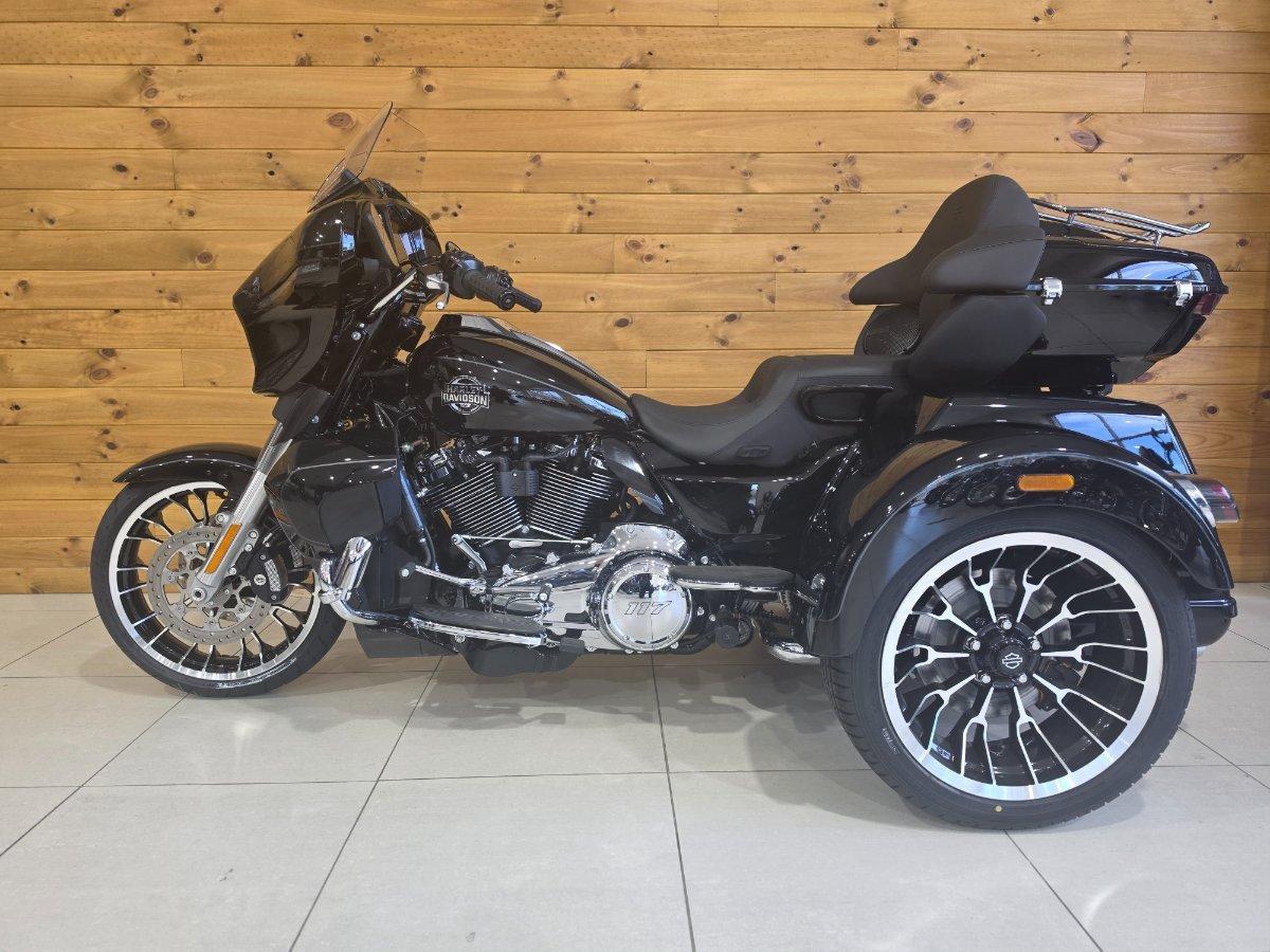 2026 HARLEY-DAVIDSON FLHLTSE CVO STR GLDE 3 LTD 121 TRIKE