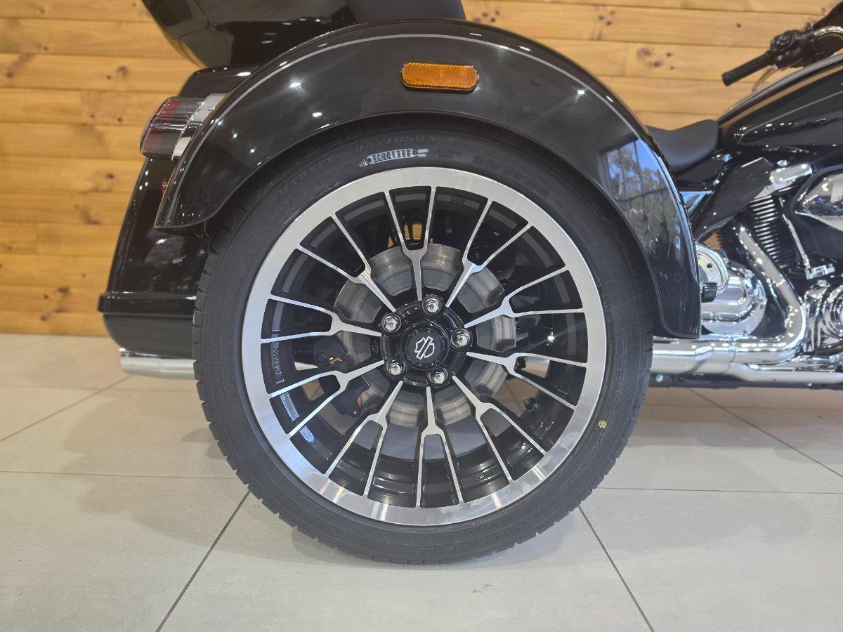 2026 HARLEY-DAVIDSON FLHLTSE CVO STR GLDE 3 LTD 121 TRIKE