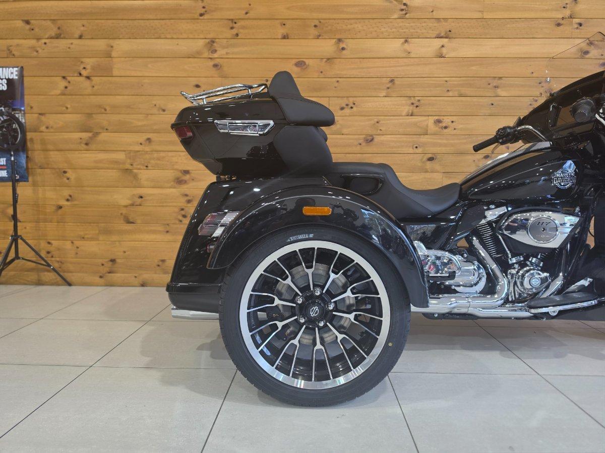 2026 HARLEY-DAVIDSON FLHLTSE CVO STR GLDE 3 LTD 121 TRIKE