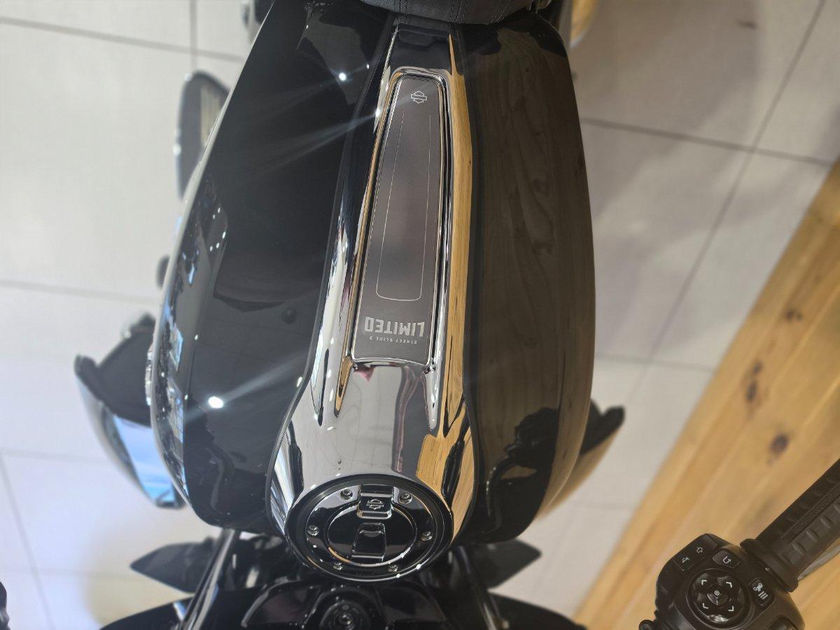 2026 HARLEY-DAVIDSON FLHLTSE CVO STR GLDE 3 LTD 121 TRIKE