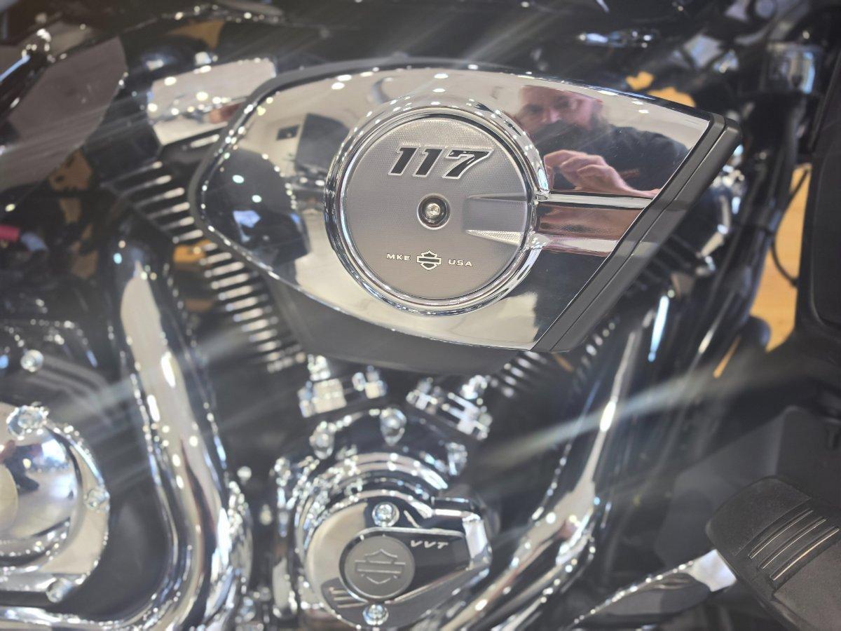 2026 HARLEY-DAVIDSON FLHLTSE CVO STR GLDE 3 LTD 121 TRIKE