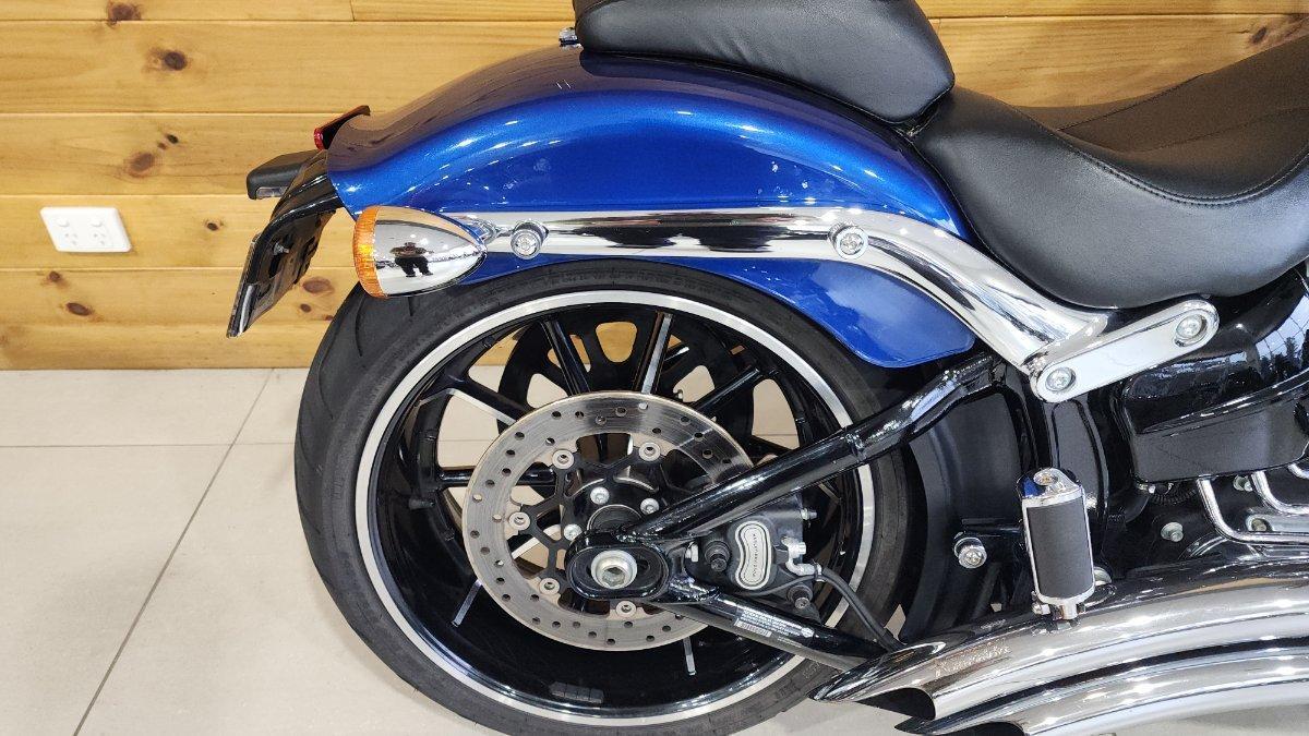 2015 HARLEY-DAVIDSON FXSB SOFTAIL BREAKOUT CRUISER