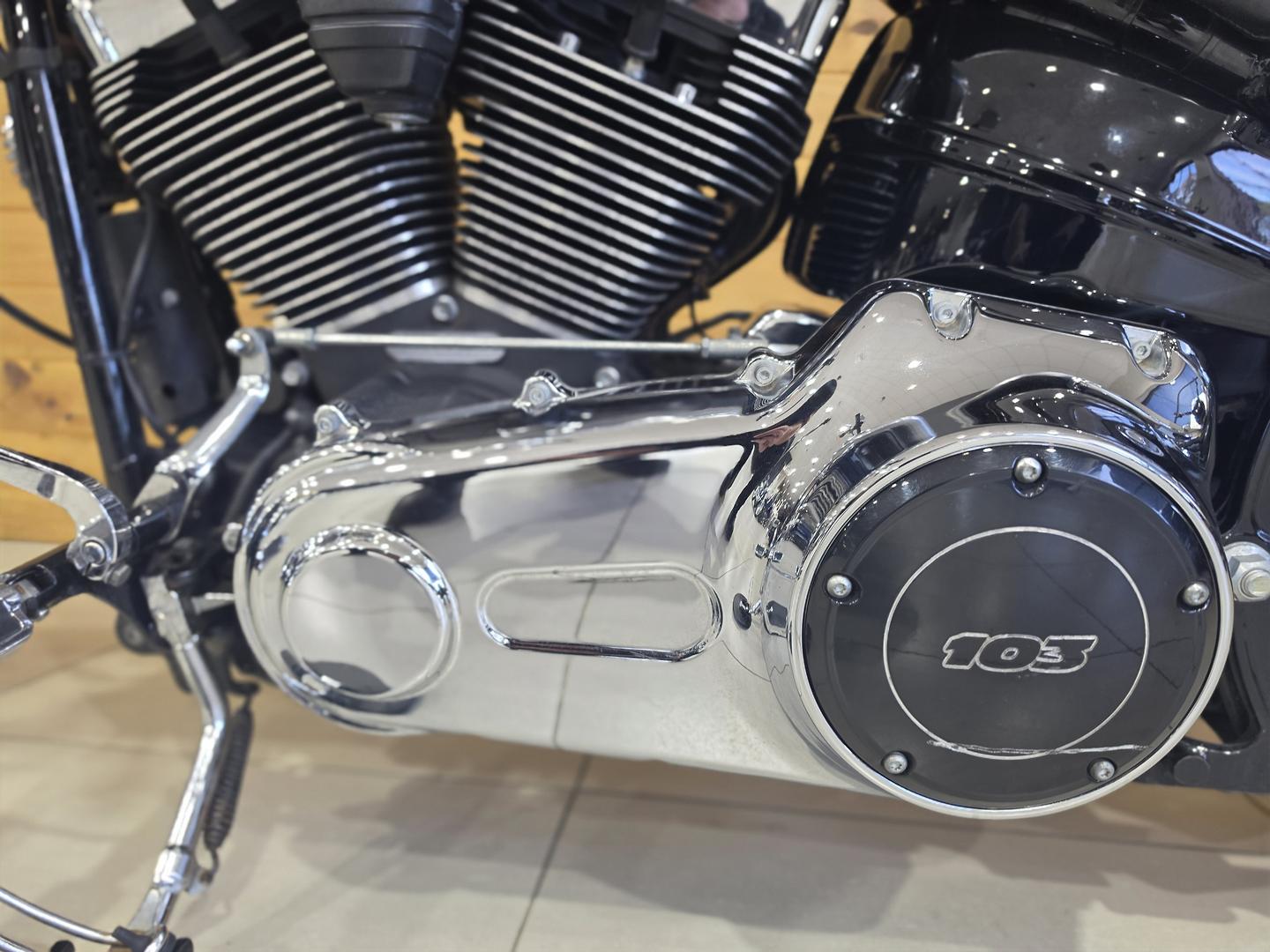 2015 HARLEY-DAVIDSON FXSB SOFTAIL BREAKOUT CRUISER