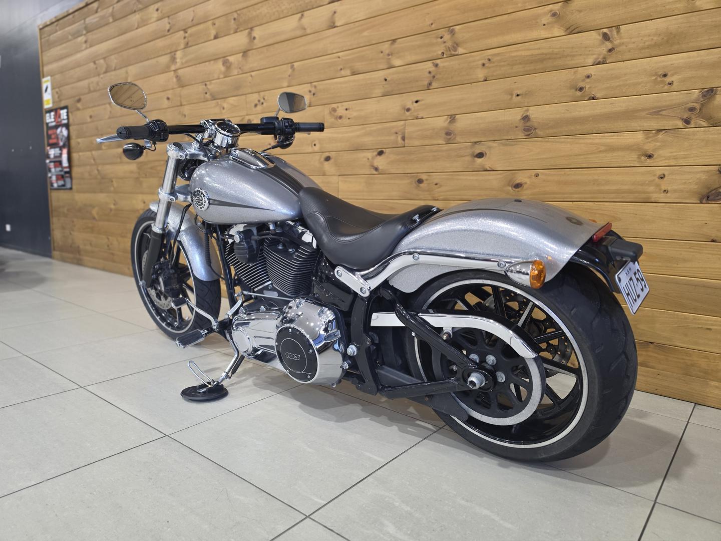 2015 HARLEY-DAVIDSON FXSB SOFTAIL BREAKOUT CRUISER