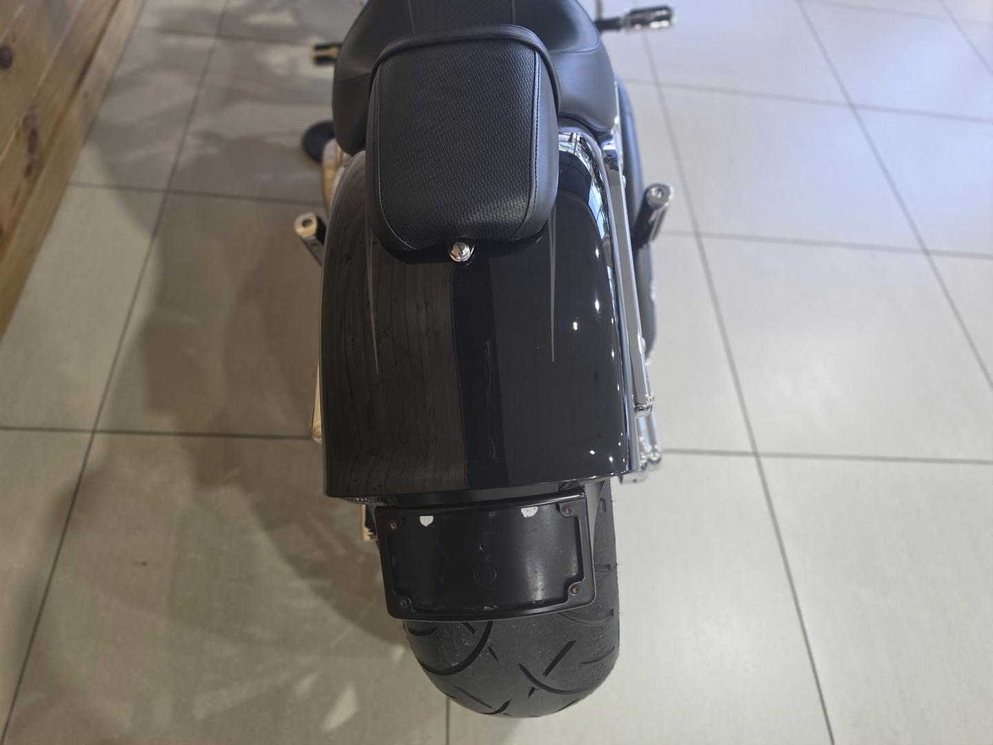 2015 HARLEY-DAVIDSON FXSB SOFTAIL BREAKOUT CRUISER
