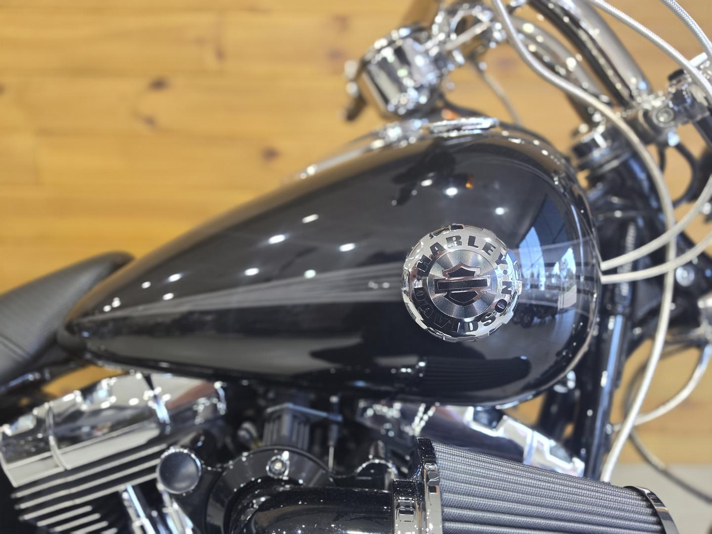 2015 HARLEY-DAVIDSON FXSB SOFTAIL BREAKOUT CRUISER