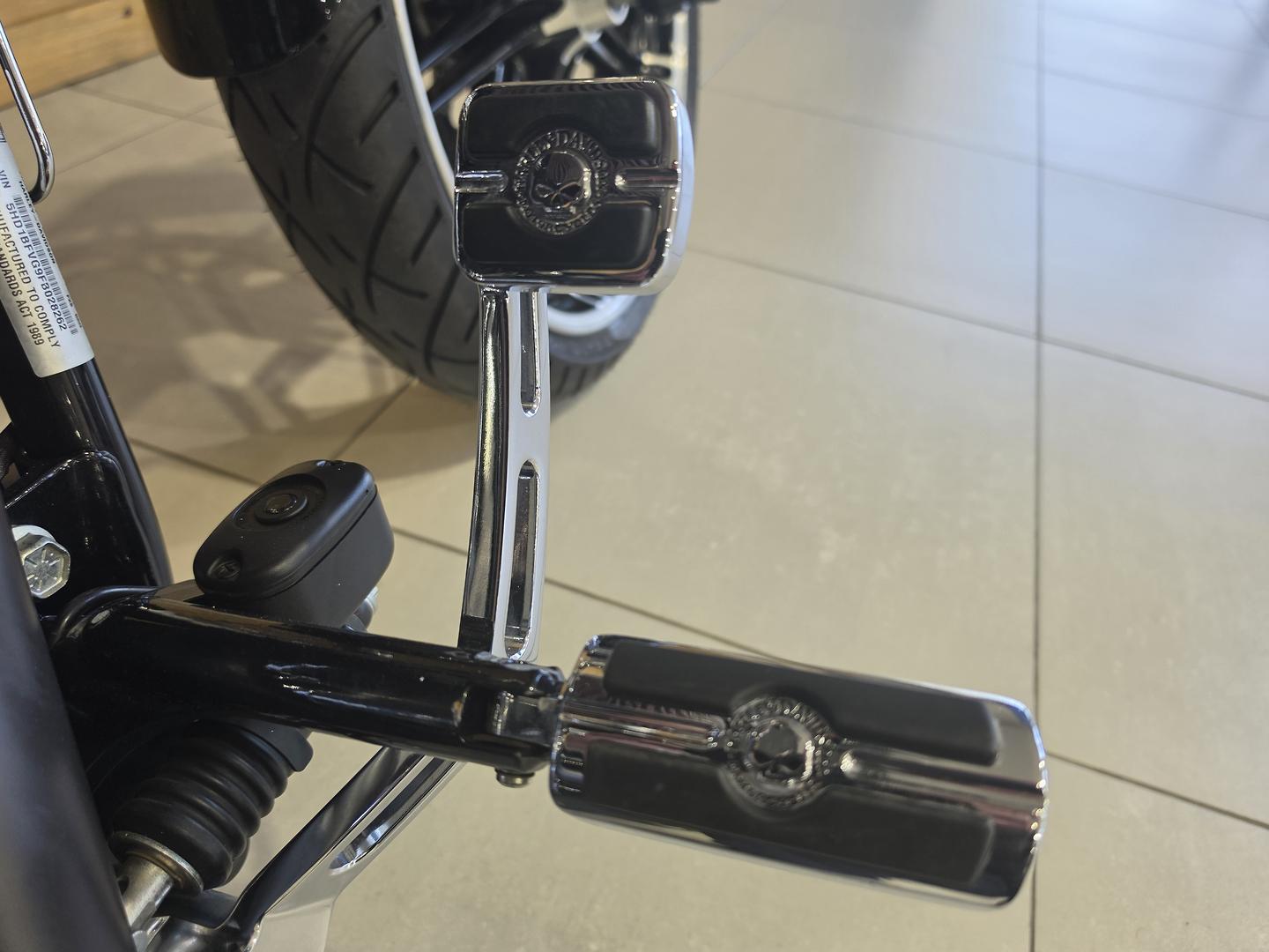 2015 HARLEY-DAVIDSON FXSB SOFTAIL BREAKOUT CRUISER