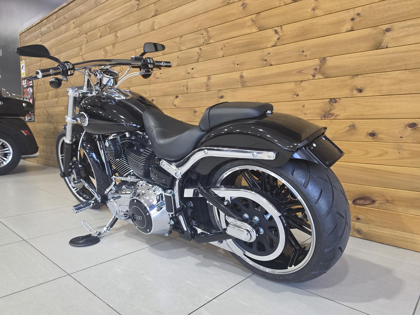 2015 HARLEY-DAVIDSON FXSB SOFTAIL BREAKOUT CRUISER
