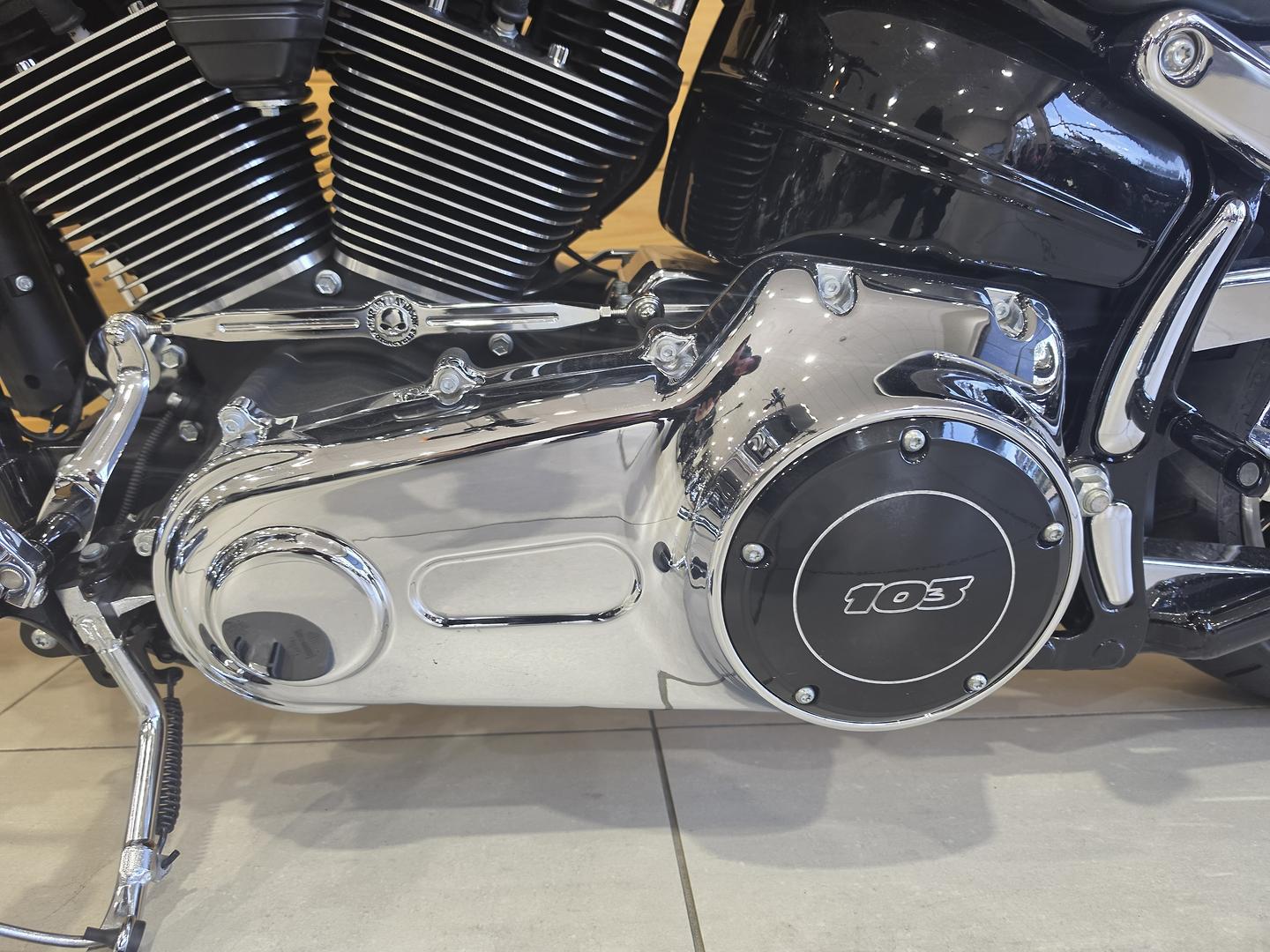 2015 HARLEY-DAVIDSON FXSB SOFTAIL BREAKOUT CRUISER
