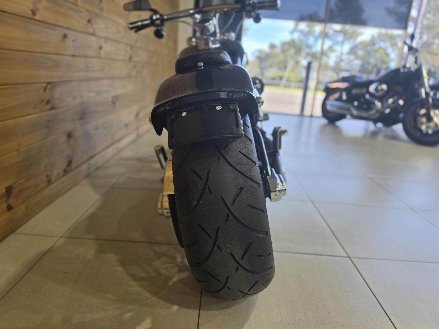 2015 HARLEY-DAVIDSON FXSB SOFTAIL BREAKOUT CRUISER