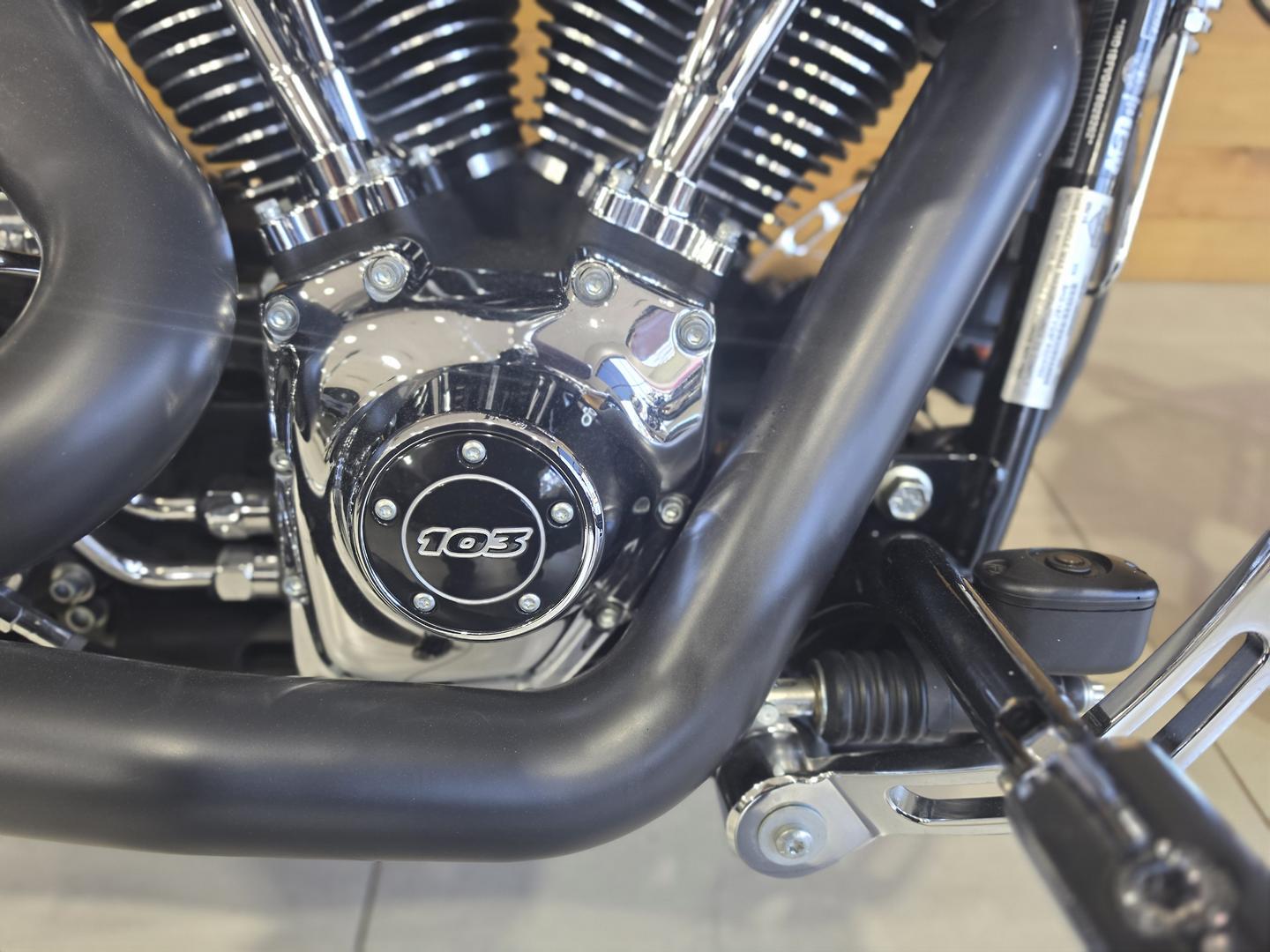 2015 HARLEY-DAVIDSON FXSB SOFTAIL BREAKOUT CRUISER