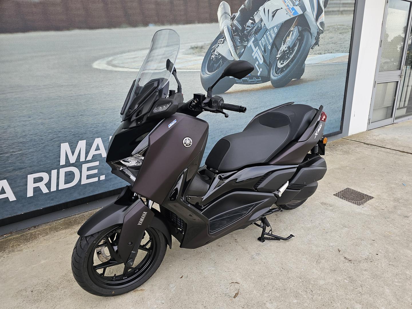 2024 YAMAHA XMAX 300 V2 (CZD300A2) SCOOTER