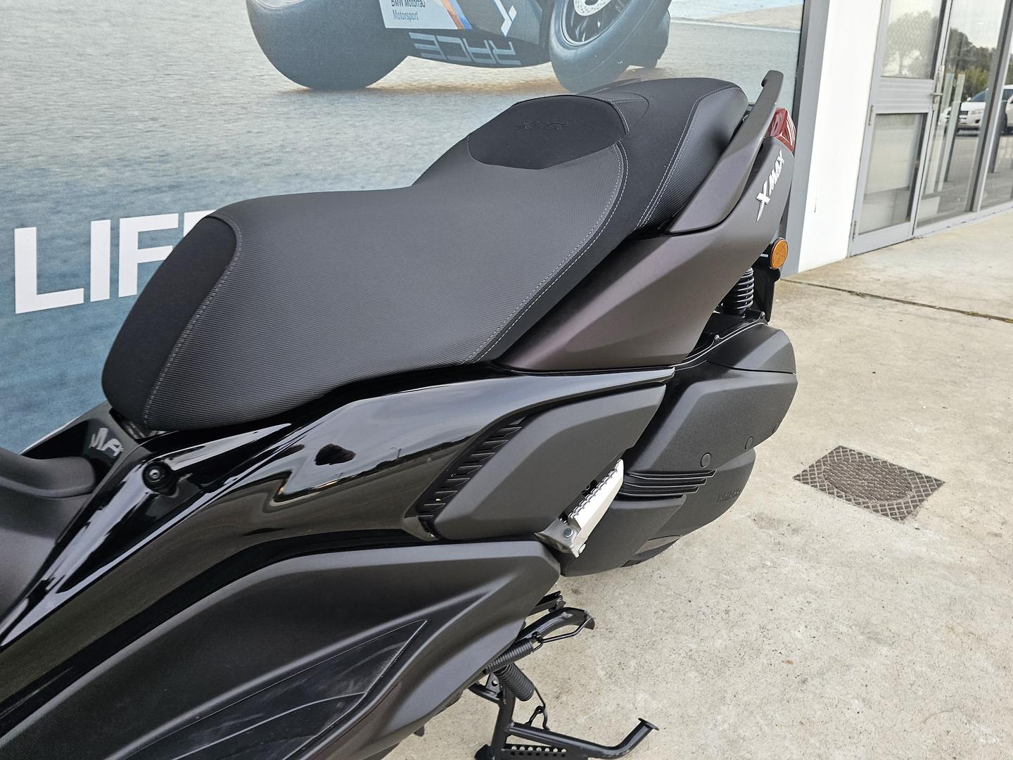 2024 YAMAHA XMAX 300 V2 (CZD300A2) SCOOTER
