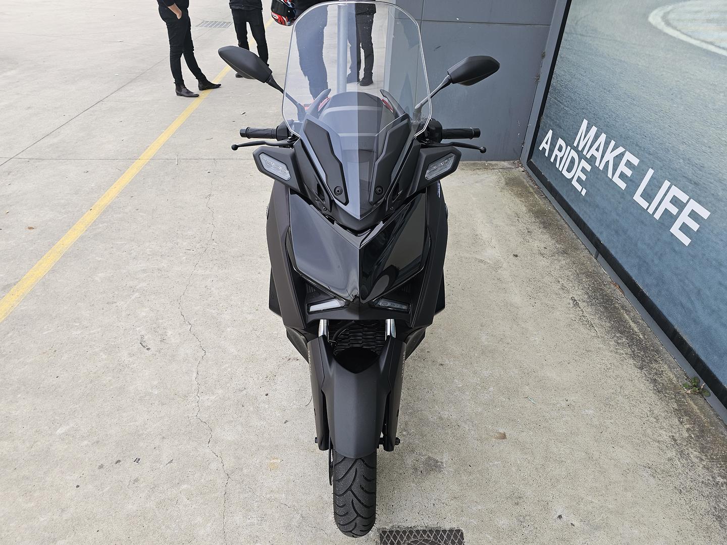 2024 YAMAHA XMAX 300 V2 (CZD300A2) SCOOTER