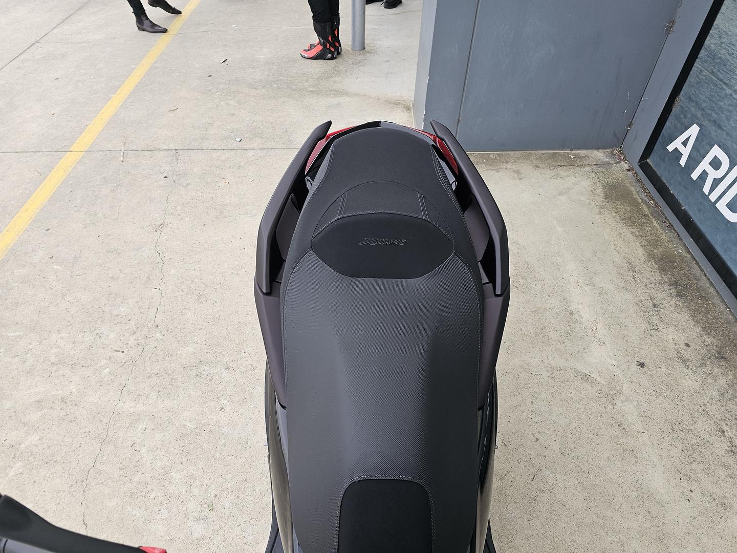 2024 YAMAHA XMAX 300 V2 (CZD300A2) SCOOTER