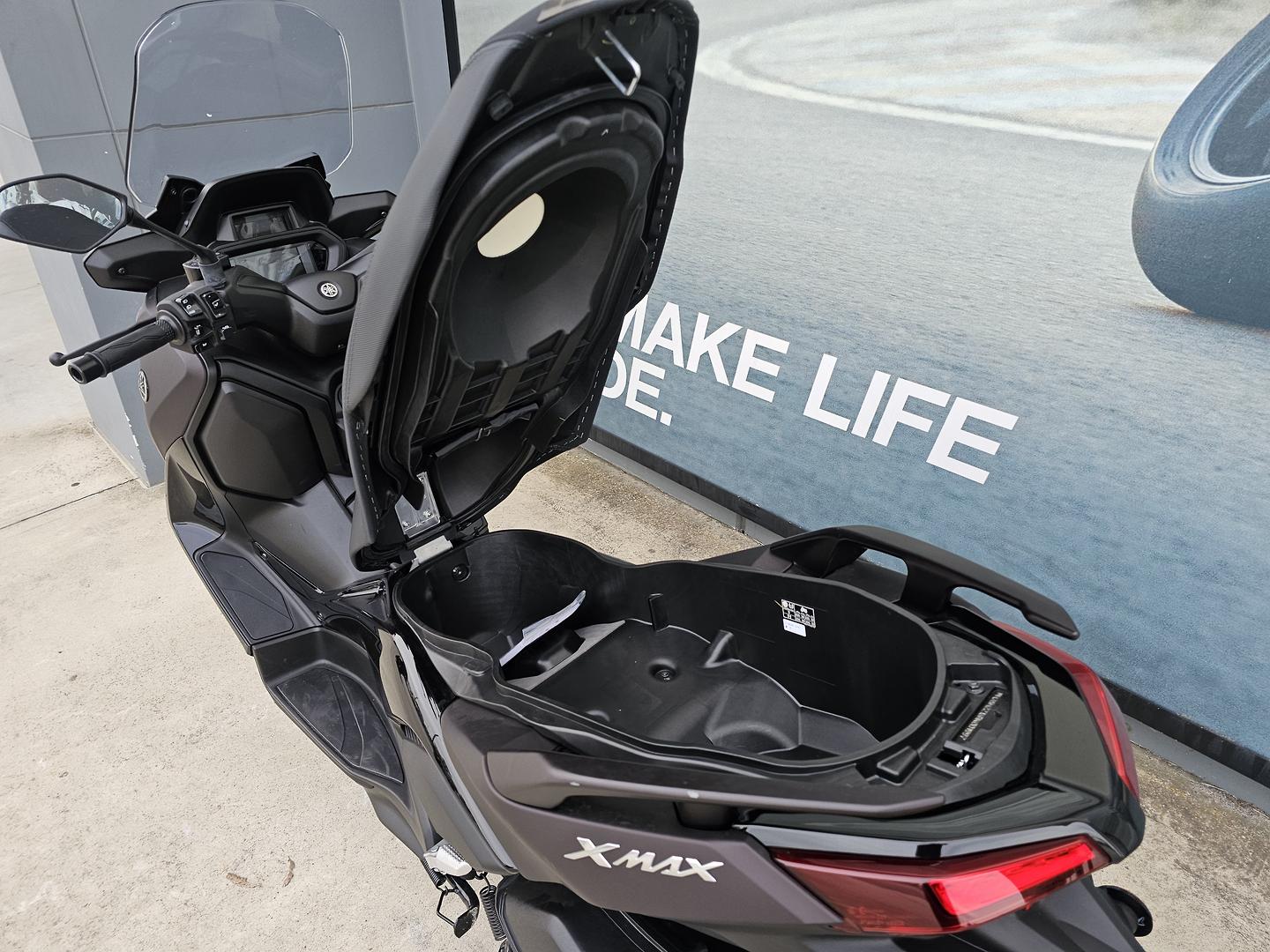 2024 YAMAHA XMAX 300 V2 (CZD300A2) SCOOTER