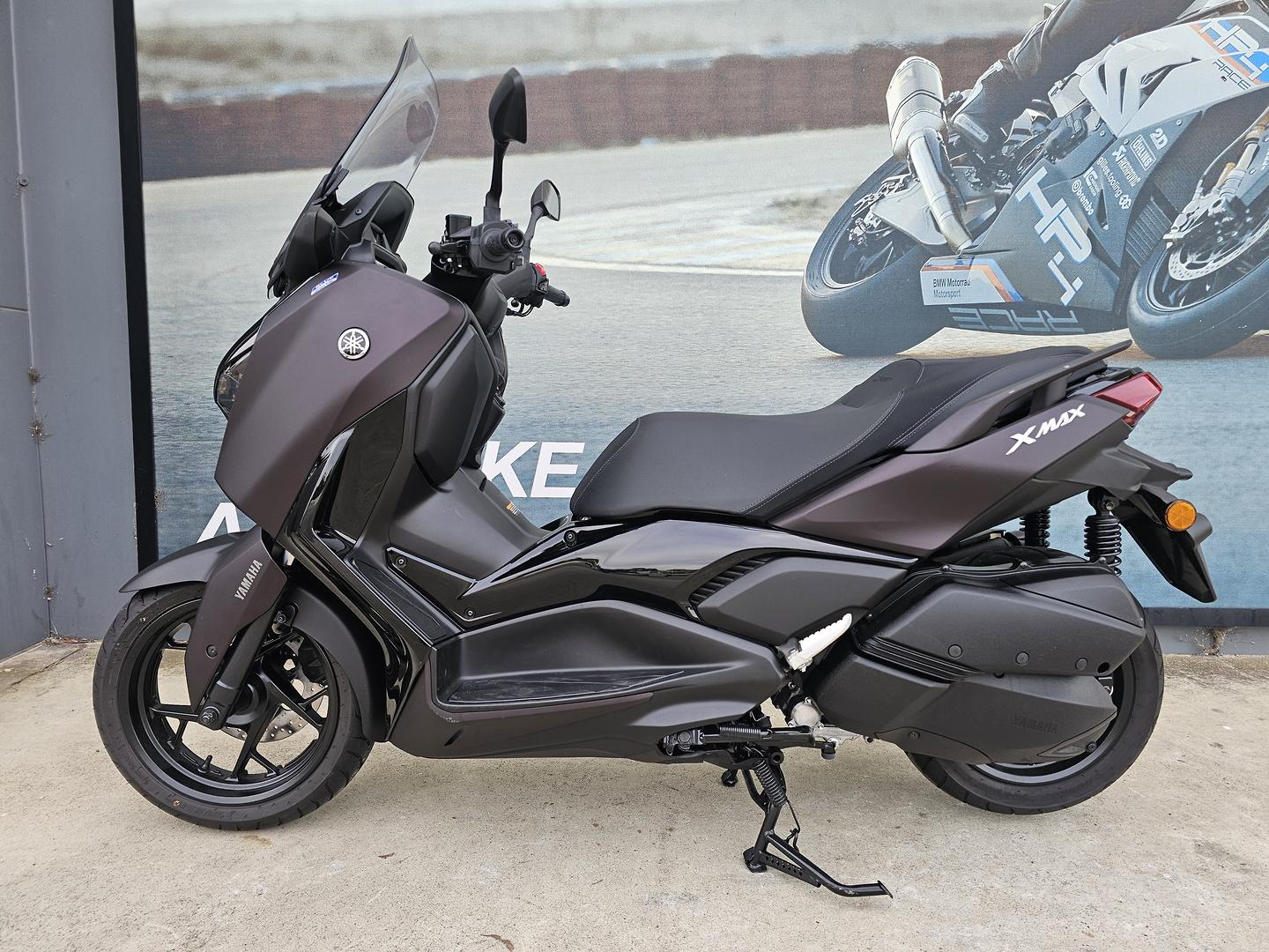2024 YAMAHA XMAX 300 V2 (CZD300A2) SCOOTER