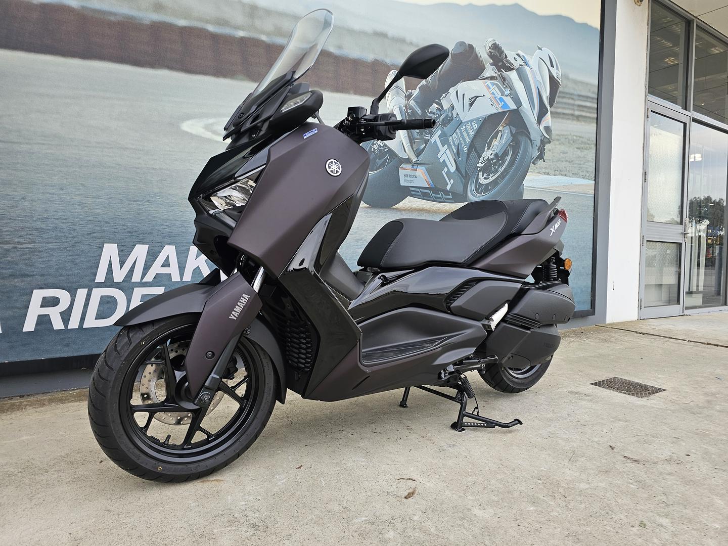 2024 YAMAHA XMAX 300 V2 (CZD300A2) SCOOTER