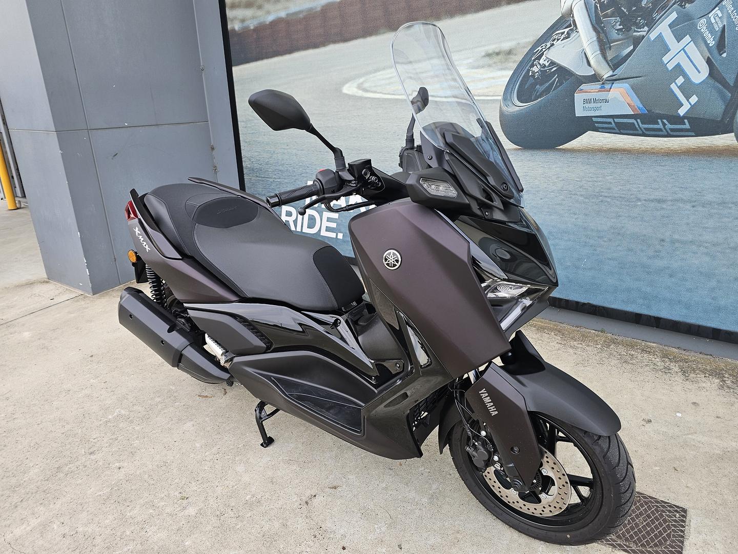 2024 YAMAHA XMAX 300 V2 (CZD300A2) SCOOTER