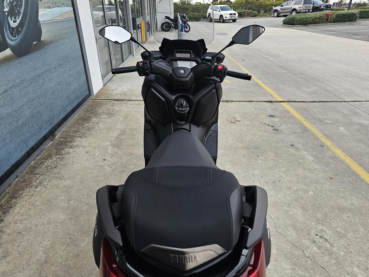 2024 YAMAHA XMAX 300 V2 (CZD300A2) SCOOTER