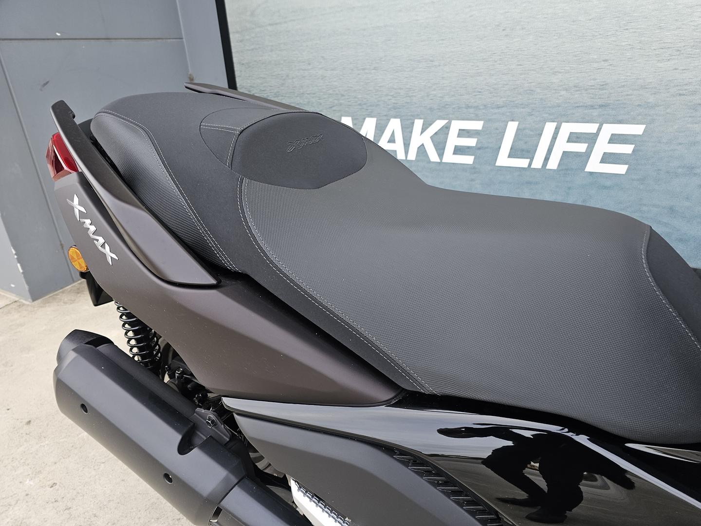 2024 YAMAHA XMAX 300 V2 (CZD300A2) SCOOTER
