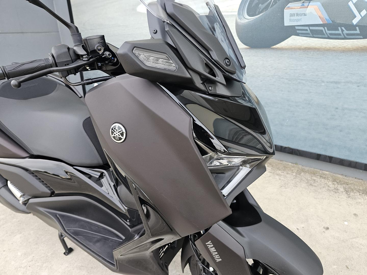 2024 YAMAHA XMAX 300 V2 (CZD300A2) SCOOTER