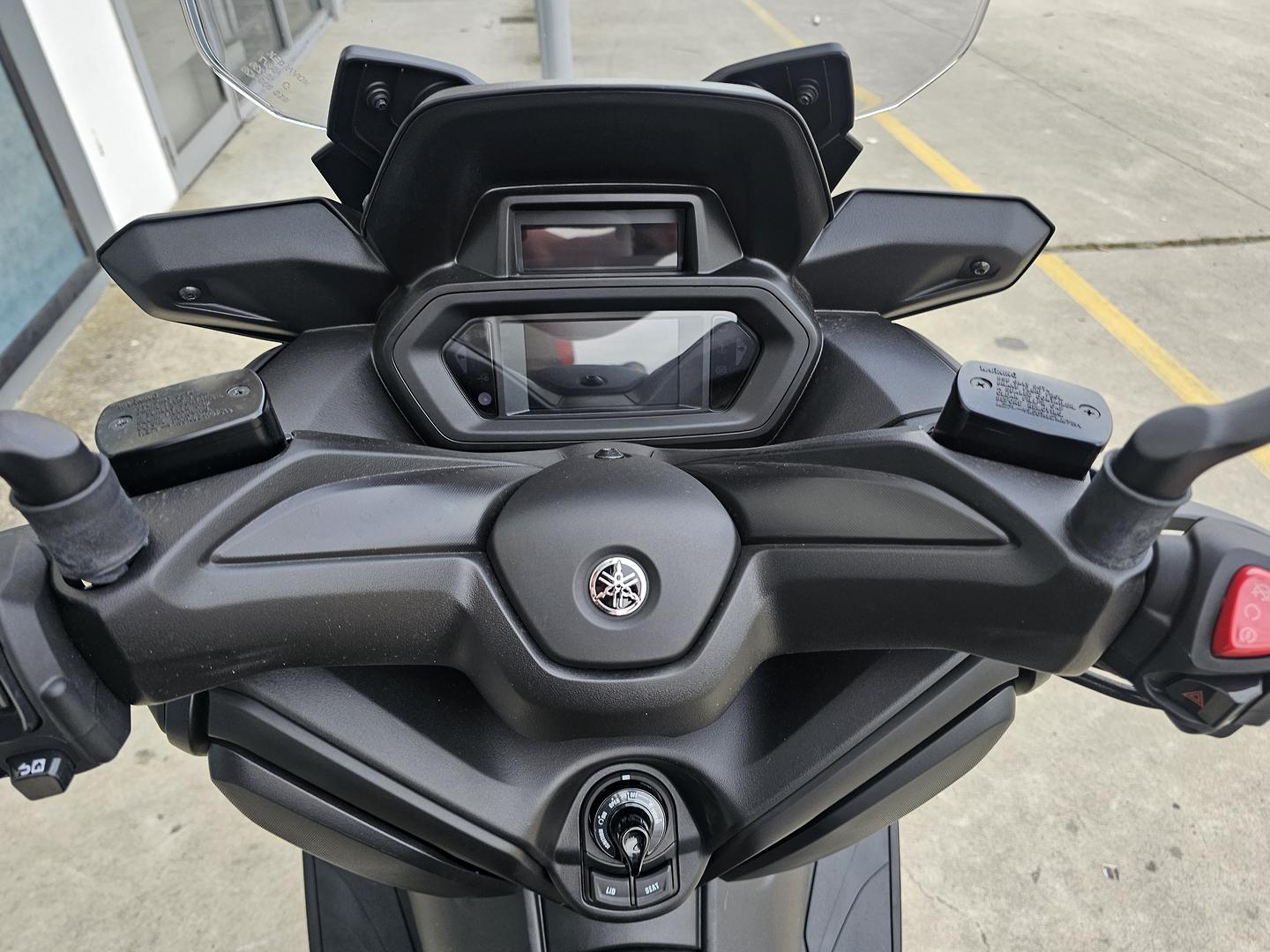 2024 YAMAHA XMAX 300 V2 (CZD300A2) SCOOTER
