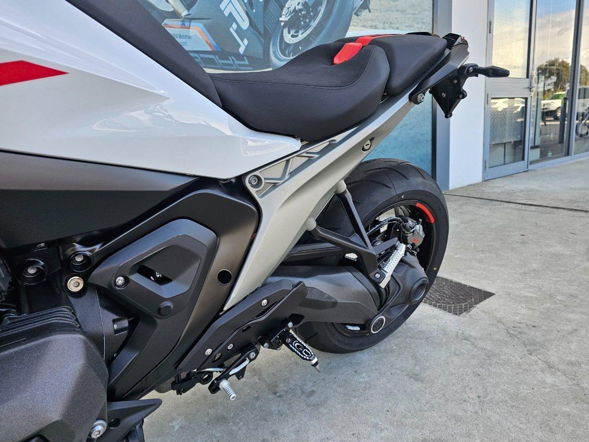 2025 BMW R 1300 R PERFORMANCE ROAD
