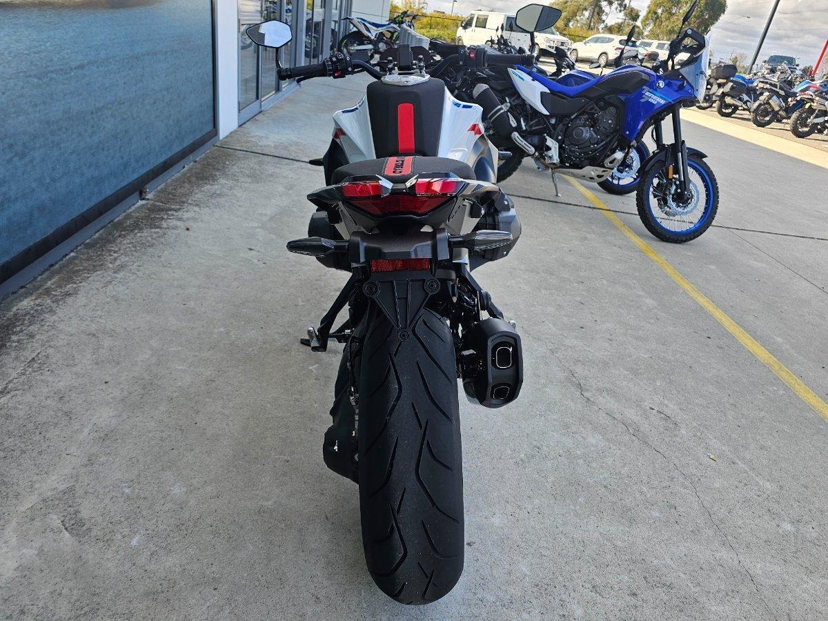 2025 BMW R 1300 R PERFORMANCE ROAD