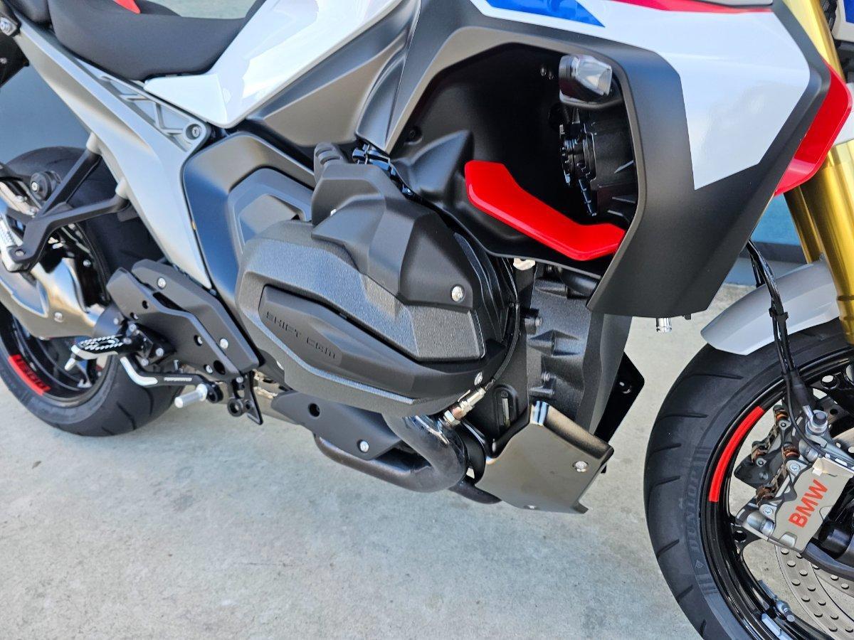 2025 BMW R 1300 R PERFORMANCE ROAD