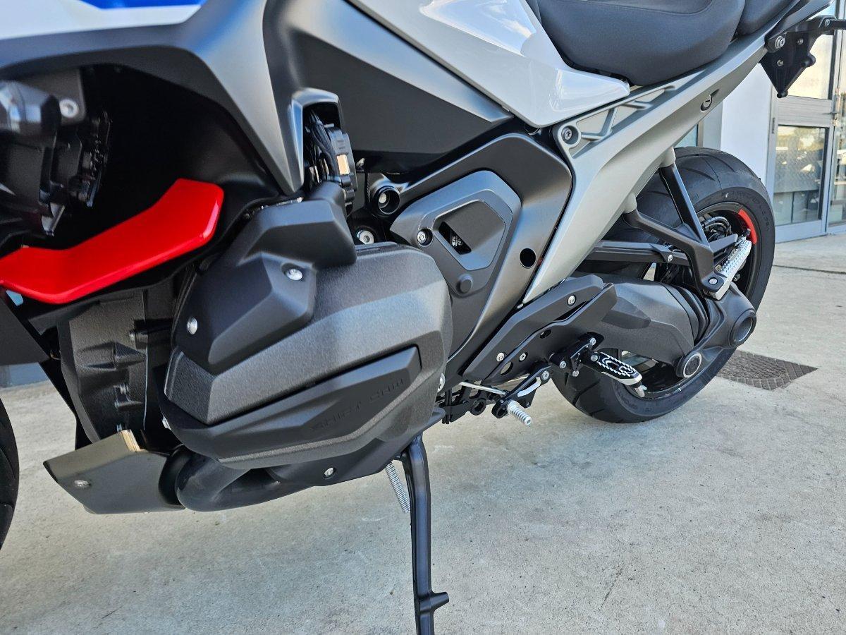 2025 BMW R 1300 R PERFORMANCE ROAD
