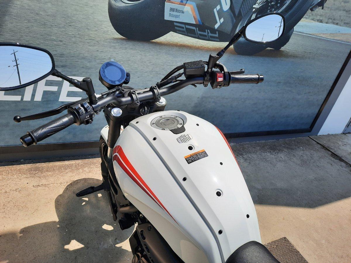2025 YAMAHA XSR700 ROAD