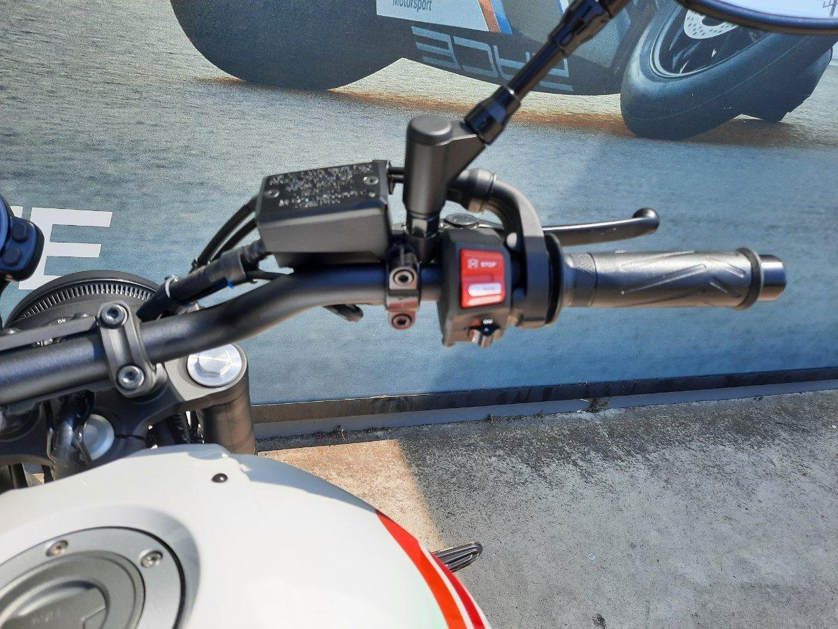 2025 YAMAHA XSR700 ROAD