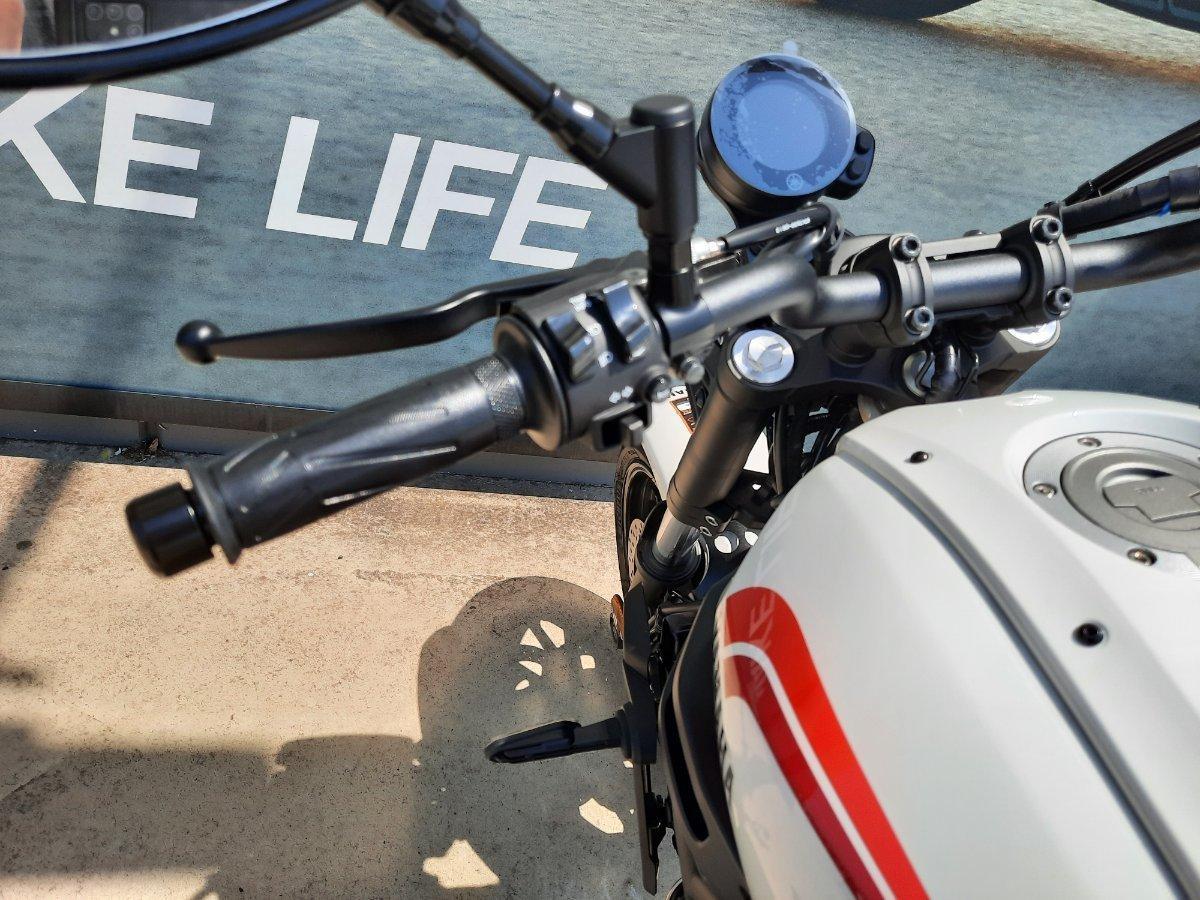 2025 YAMAHA XSR700 ROAD