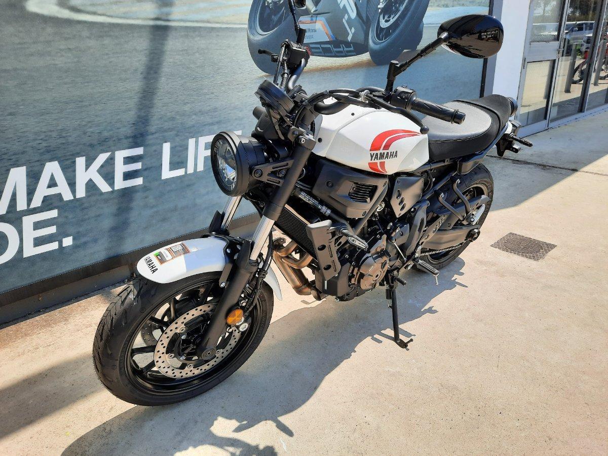 2025 YAMAHA XSR700 ROAD