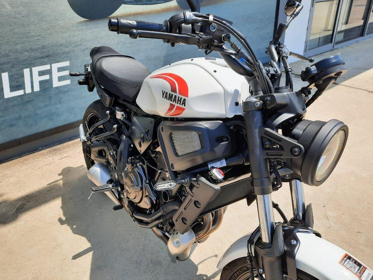 2025 YAMAHA XSR700 ROAD