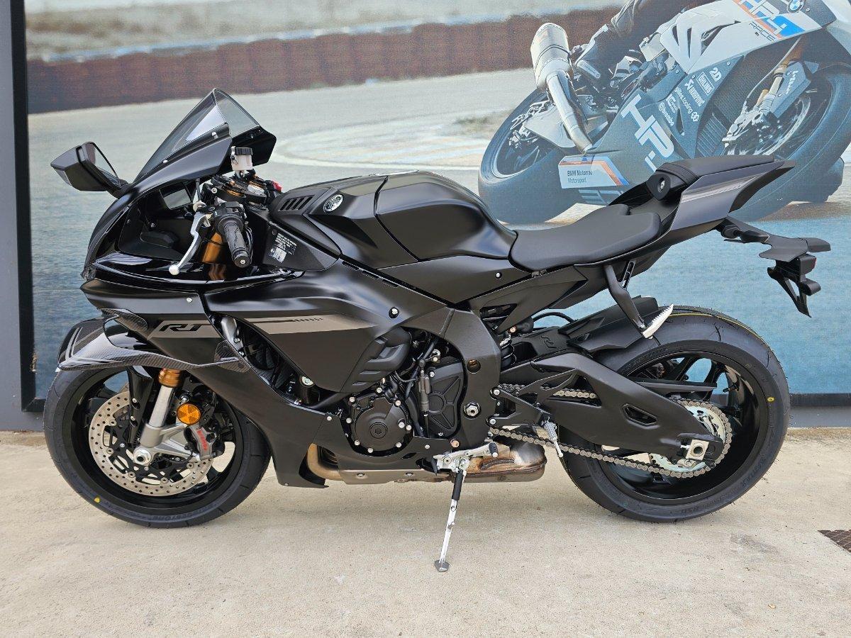 2025 YAMAHA YZF-R1 SPORTS