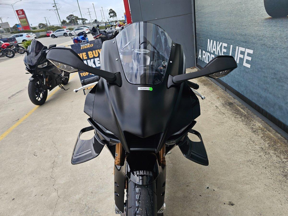 2025 YAMAHA YZF-R1 SPORTS
