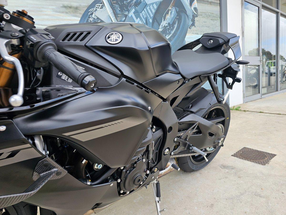 2025 YAMAHA YZF-R1 SPORTS