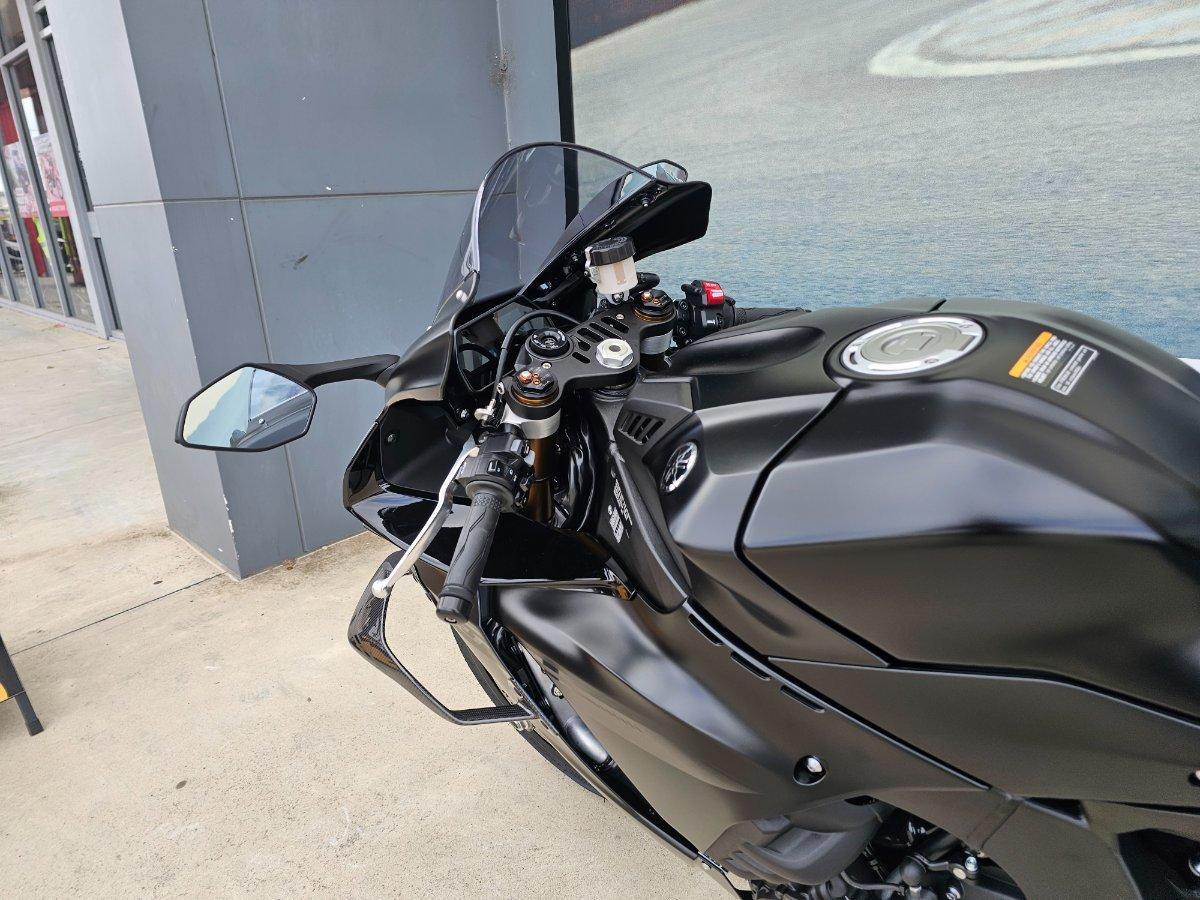 2025 YAMAHA YZF-R1 SPORTS